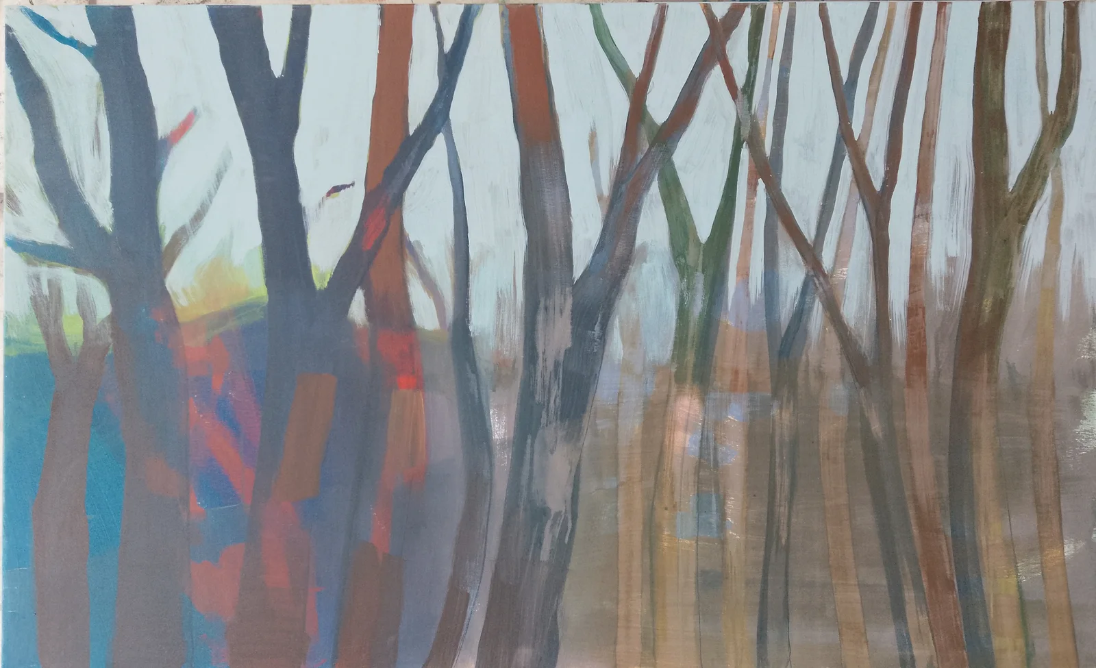 Abstraktes Bild, das einen Wald mit Bäumen in gedämpften Farben darstellt.